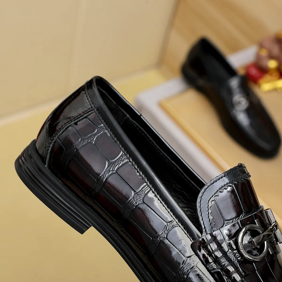Men's shoes 250 🕷🕷🐂【Ferragamo】Ferragamo Popular fashionable casual shoes🇨🇳Official website counter 1:1 production, original mold opening💯Good quality can be seen, imported high-end first-layer pebbled calfskin, water-dyed🐂leather lining🌿very clear texture, high-quality waterproof, non-slip and wear-resistant outsole🎋high quality and low price, truly handmade🍓, color optional! Code number 38-44 (45. To be customized)